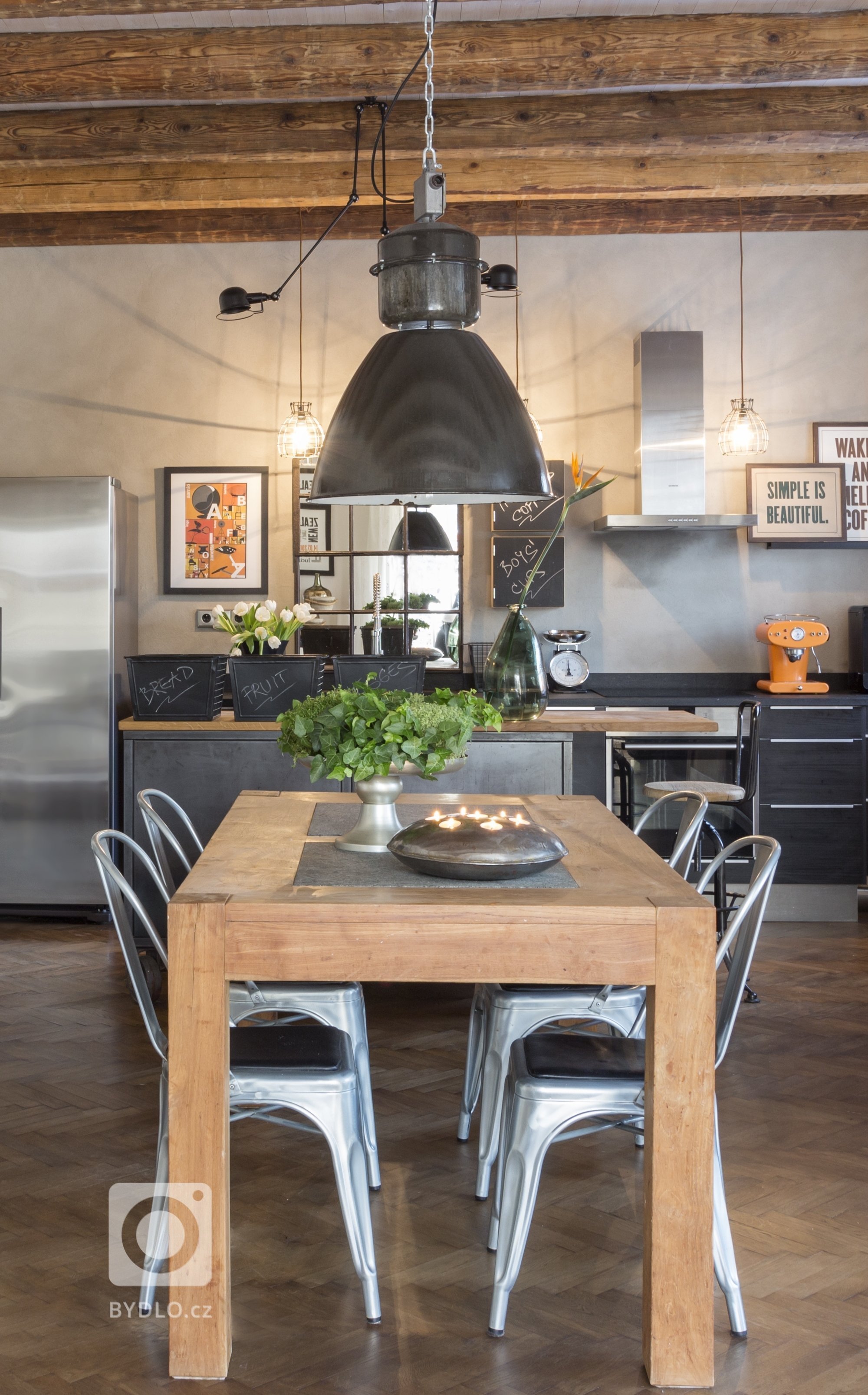 Zachovat genia loci domu z 20. let minulého století a přitom nabídnout bydlení odpovídající současným nárokům pro čtyřčlennou rodinu, to bylo zadání této…