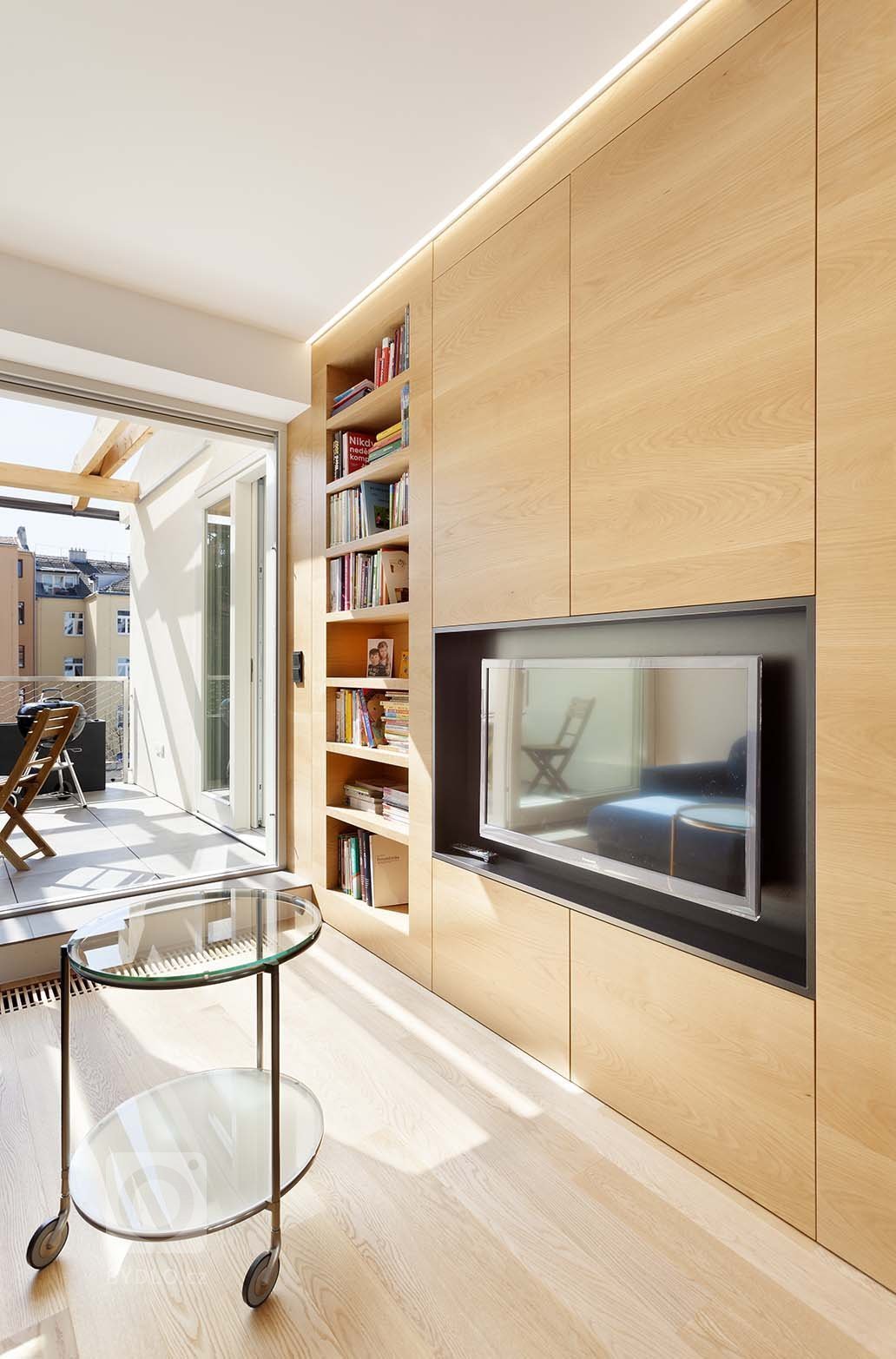 Návrh interieru půdní vestavby započal krátce před začátkem realizace vlastní stavby. Dispozice prošla drobnými úpravami. Základním konceptem bylo propojení…