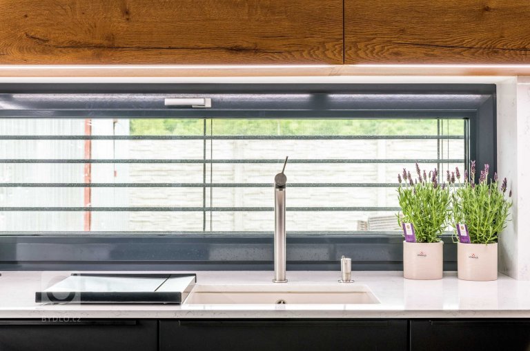 add picture to album