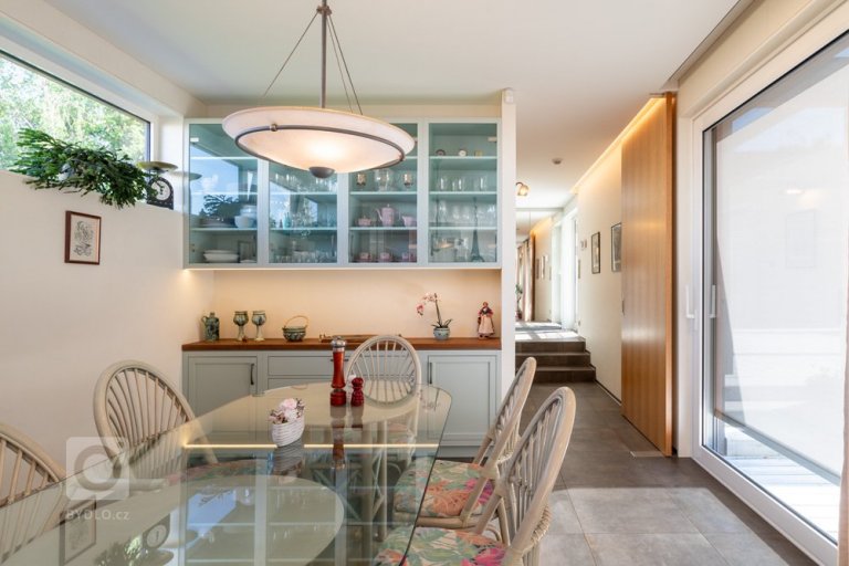 add picture to album