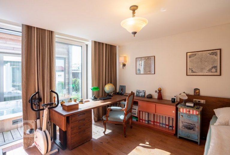 add picture to album