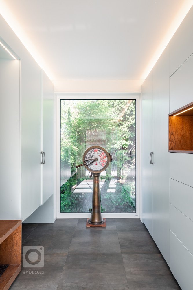 Autor:&nbsp;
SNOVÁ TOVÁRNA
Realizace:&nbsp;
2015
Užitná plocha:&nbsp;
164,8&nbsp;m2

Novostavba rodinného domu je výrazně ovlivněna menším pozemkem, orientací…