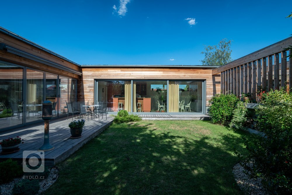 Autor:&nbsp;
SNOVÁ TOVÁRNA
Realizace:&nbsp;
2015
Užitná plocha:&nbsp;
164,8&nbsp;m2

Novostavba rodinného domu je výrazně ovlivněna menším pozemkem, orientací…