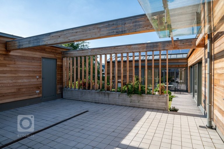 add picture to album