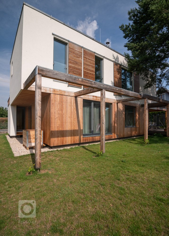 Autor:&nbsp;
Ing. arch. Jakub Loučka
Realizace:&nbsp;
2016
Užitná plocha:&nbsp;
139 m2
Zastavěná plocha:&nbsp;
102 m2
Obestavěný prostor:&nbsp;
610 m3
Potřeba…