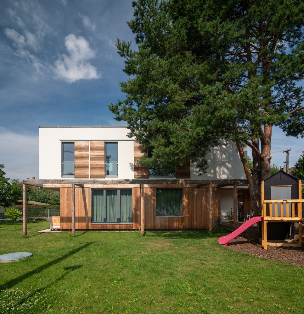 Autor:&nbsp;
Ing. arch. Jakub Loučka
Realizace:&nbsp;
2016
Užitná plocha:&nbsp;
139 m2
Zastavěná plocha:&nbsp;
102 m2
Obestavěný prostor:&nbsp;
610 m3
Potřeba…