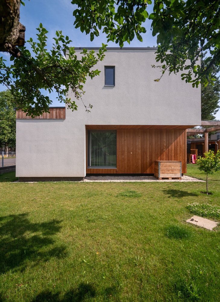 Autor:&nbsp;
Ing. arch. Jakub Loučka
Realizace:&nbsp;
2016
Užitná plocha:&nbsp;
139 m2
Zastavěná plocha:&nbsp;
102 m2
Obestavěný prostor:&nbsp;
610 m3
Potřeba…