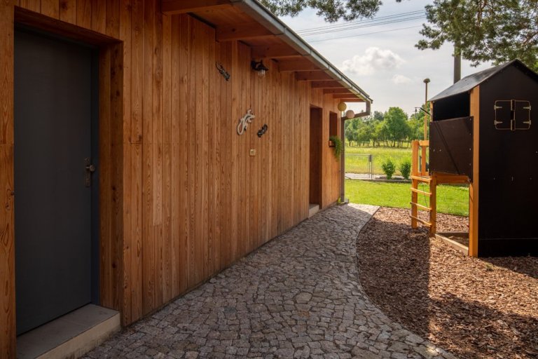 Autor:&nbsp;
Ing. arch. Jakub Loučka
Realizace:&nbsp;
2016
Užitná plocha:&nbsp;
139 m2
Zastavěná plocha:&nbsp;
102 m2
Obestavěný prostor:&nbsp;
610 m3
Potřeba…