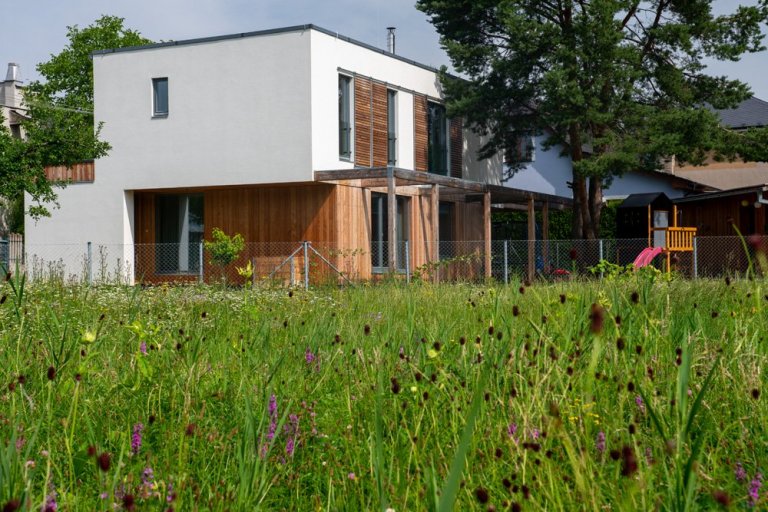 Autor:&nbsp;
Ing. arch. Jakub Loučka
Realizace:&nbsp;
2016
Užitná plocha:&nbsp;
139 m2
Zastavěná plocha:&nbsp;
102 m2
Obestavěný prostor:&nbsp;
610 m3
Potřeba…