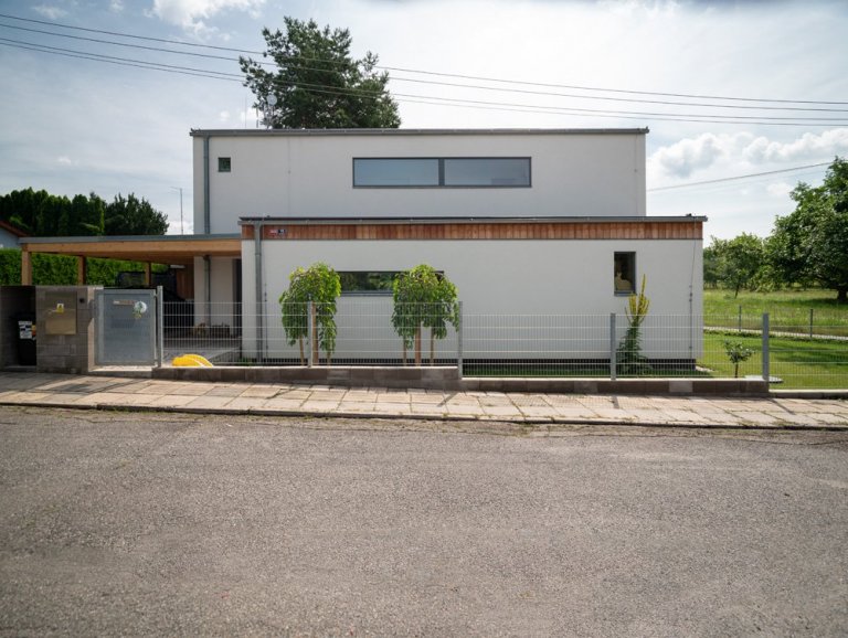 Autor:&nbsp;
Ing. arch. Jakub Loučka
Realizace:&nbsp;
2016
Užitná plocha:&nbsp;
139 m2
Zastavěná plocha:&nbsp;
102 m2
Obestavěný prostor:&nbsp;
610 m3
Potřeba…