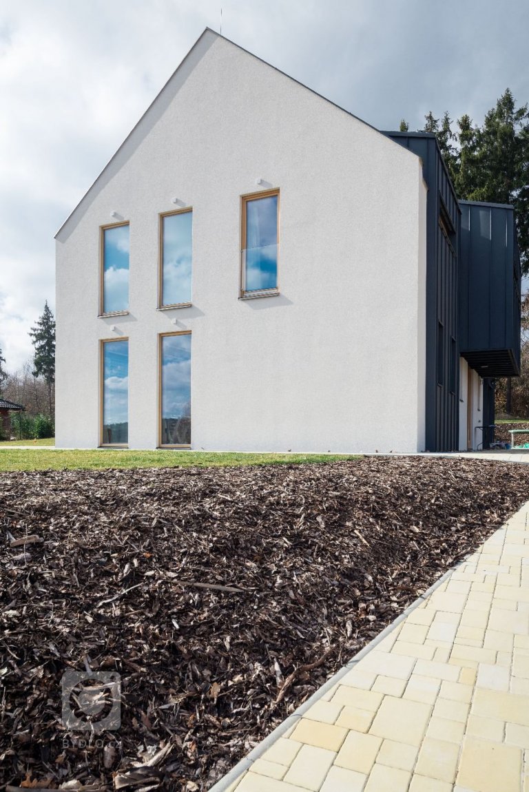 add picture to album