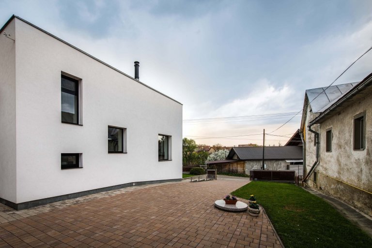 Rekonstrukce domu ze 70. let s industriálním interiérem