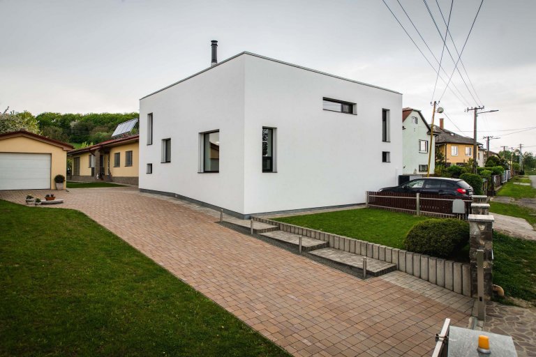 Rekonstrukce domu ze 70. let s industriálním interiérem