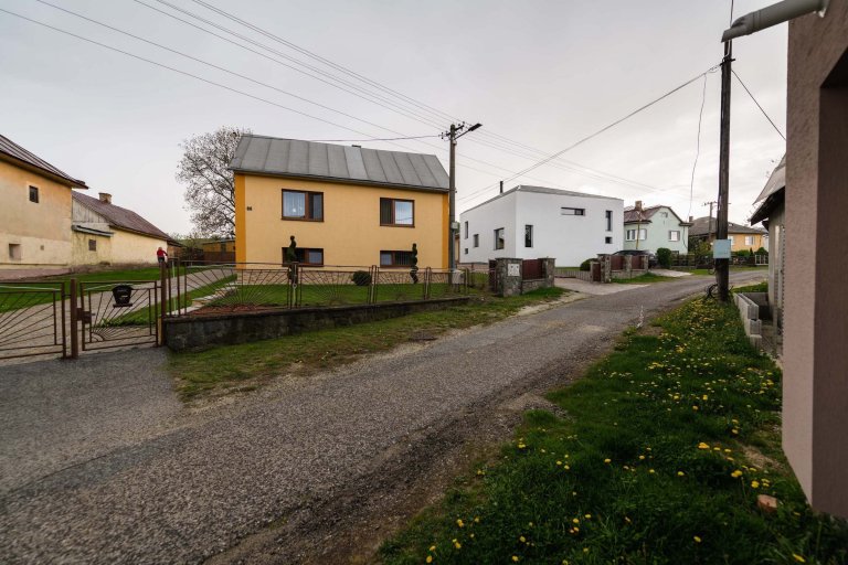 Rekonstrukce domu ze 70. let s industriálním interiérem