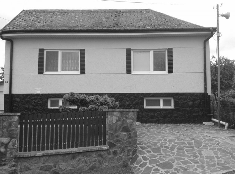 Rekonstrukce domu ze 70. let s industriálním interiérem