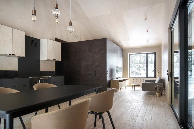 Dům propojený lesem