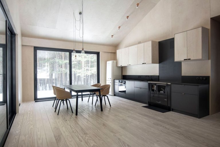 Dům propojený lesem