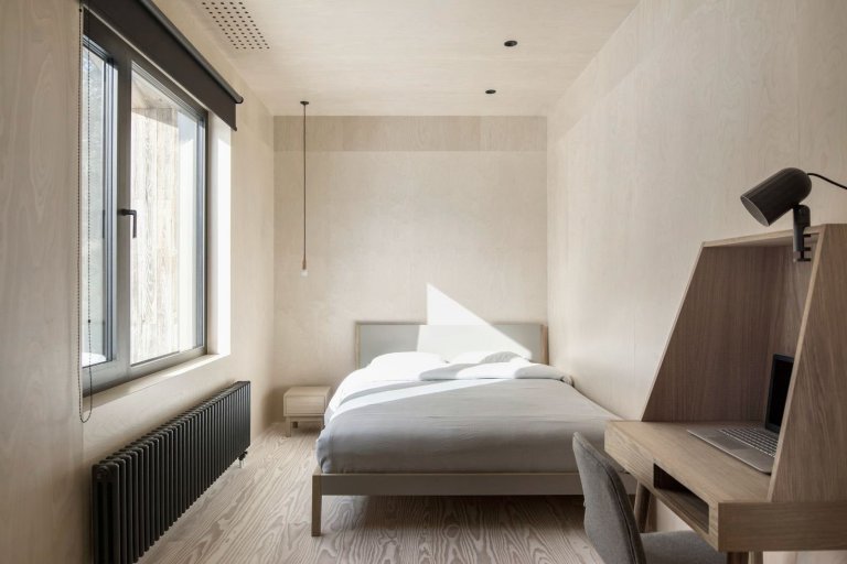 Dům propojený lesem