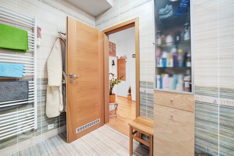 add picture to album