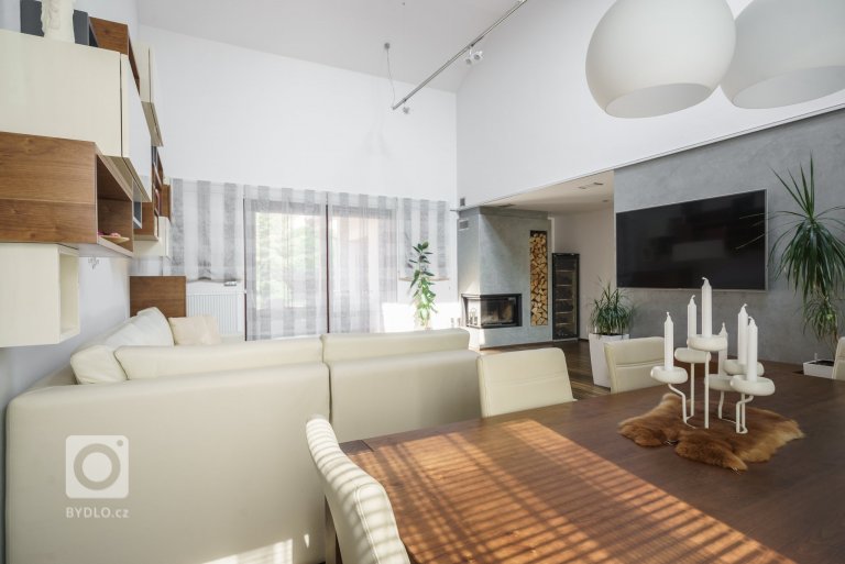 add picture to album