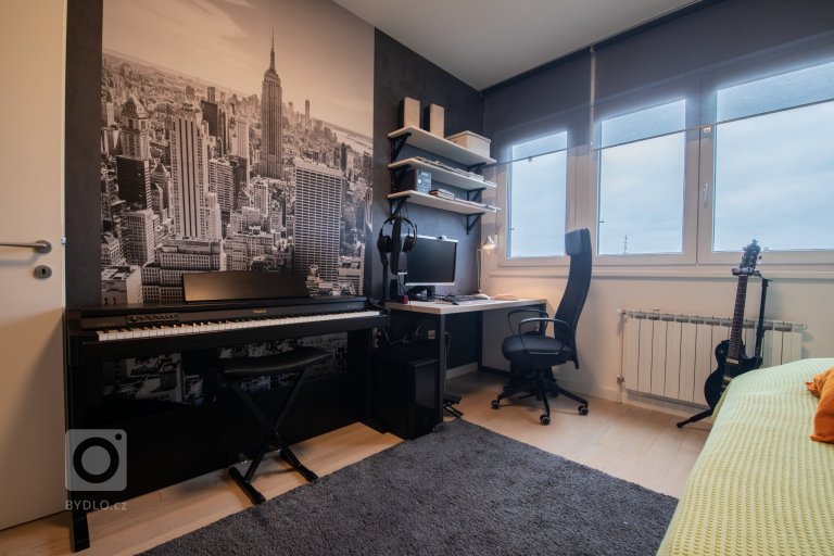 add picture to album