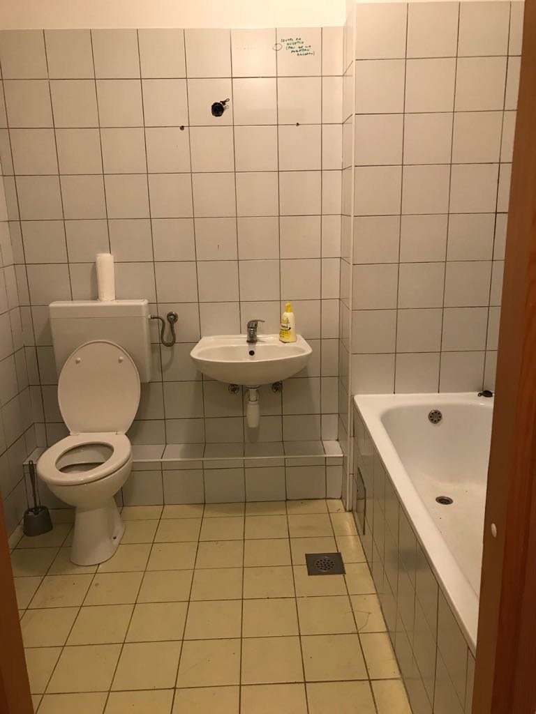 Koupelna před rekonstrukci.