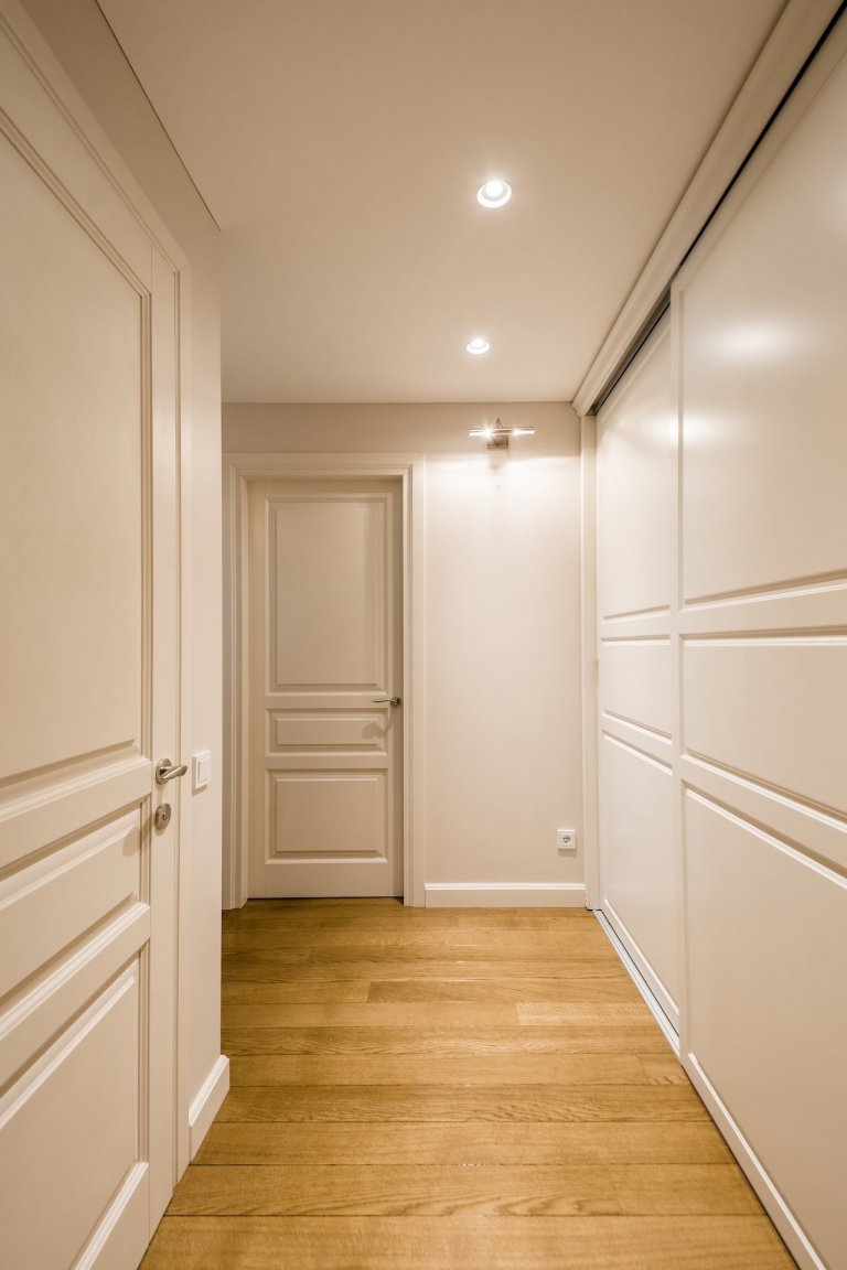 Rustikální interiér v bílé