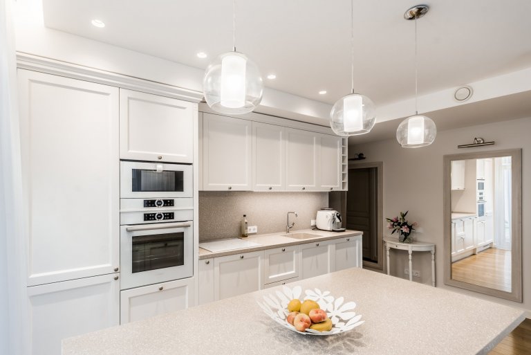 Rustikální interiér v bílé