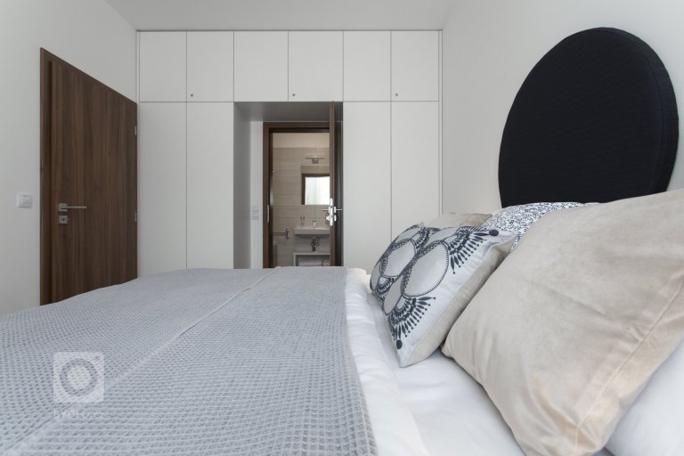 add picture to album