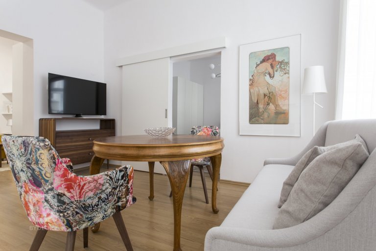 add picture to album