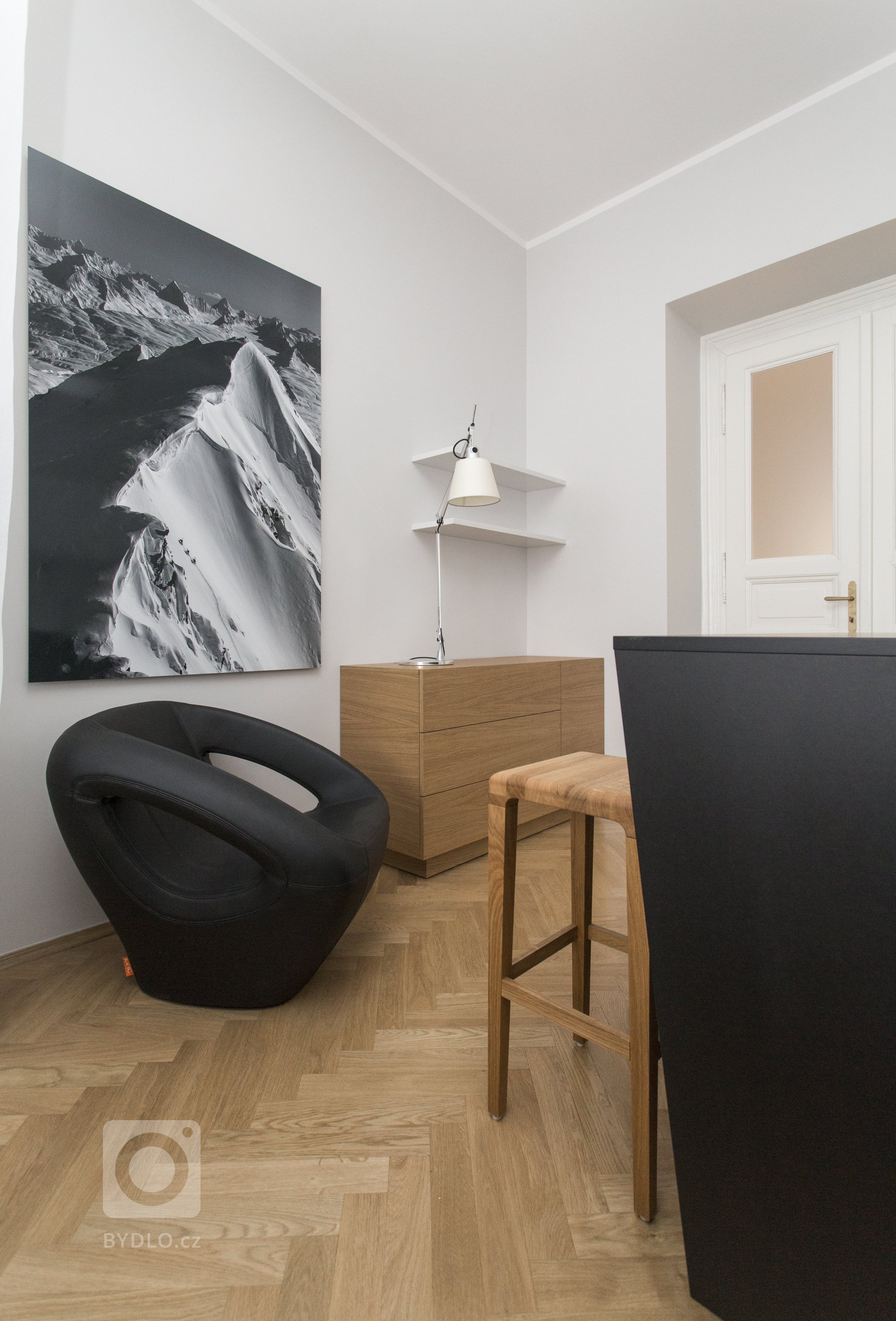 Malá garsonka v nově rekonstruovaném secesním domě na Letné je zázemím pro úspěšného businessmana, při jeho cestách do hlavního města.

Interiér se nese v…