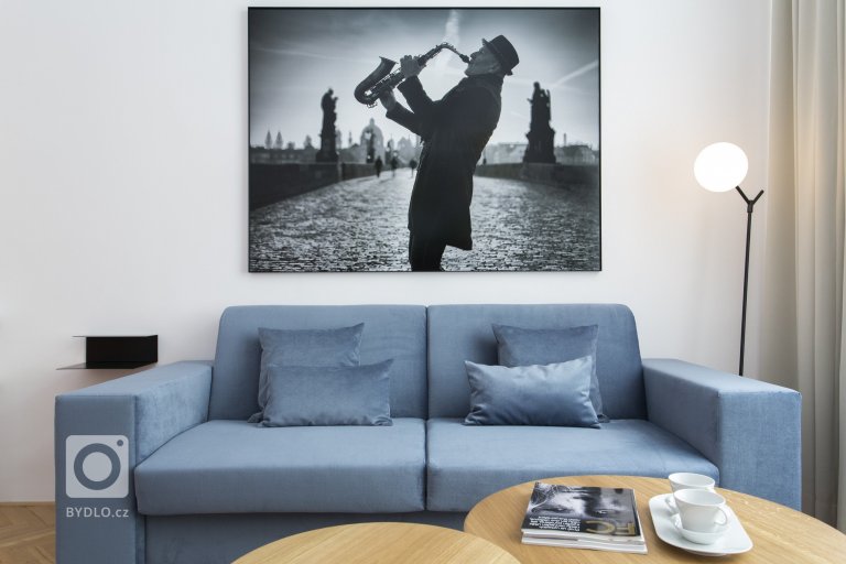 add picture to album