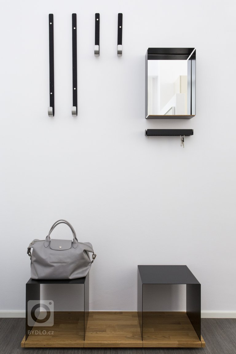 Při pohledu na interiér bytu 1+1 v Bílkově ulici neunikne pozornosti výrazná barevnost vybavení. Intenzivní barvy potahových materiálů v kombinaci s bílým a…