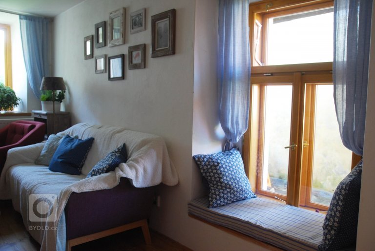 Celá chaloupka, když jsem ji uviděla poprvé, byla zvenku krásná, ale vevnitř pustá a holá, jen sem tam kousek něčeho, co se zrovna namanulo. Úkolem bylo…