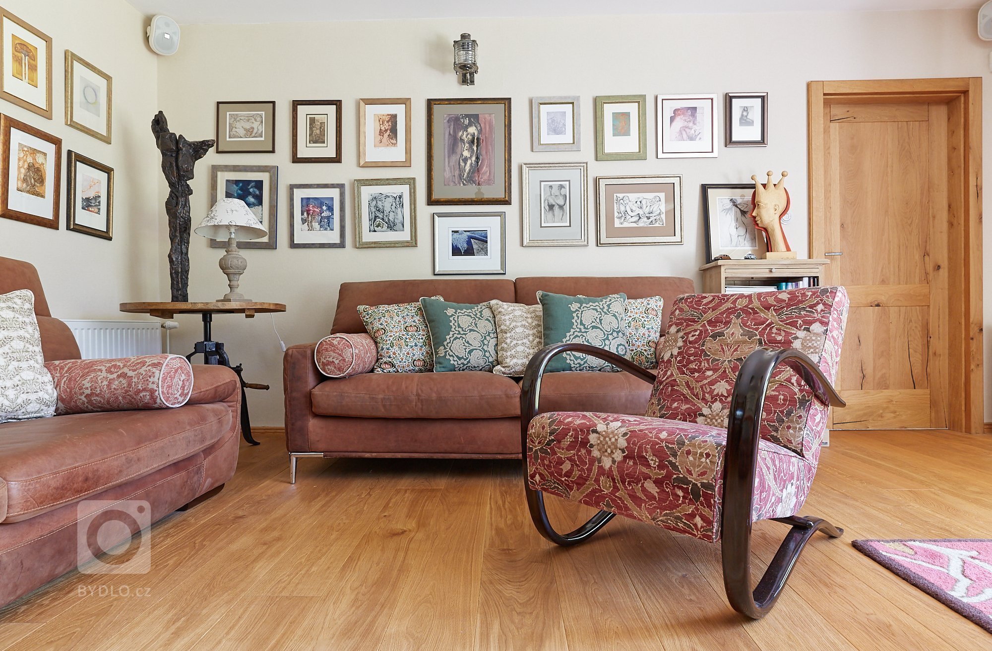 Když mě oslovila paní D. a přála si předělat celou chalupu do našeho stylu, měla jsem ohromnou radost. Nejednalo se o žádné staré stavení, ale o typický dům…