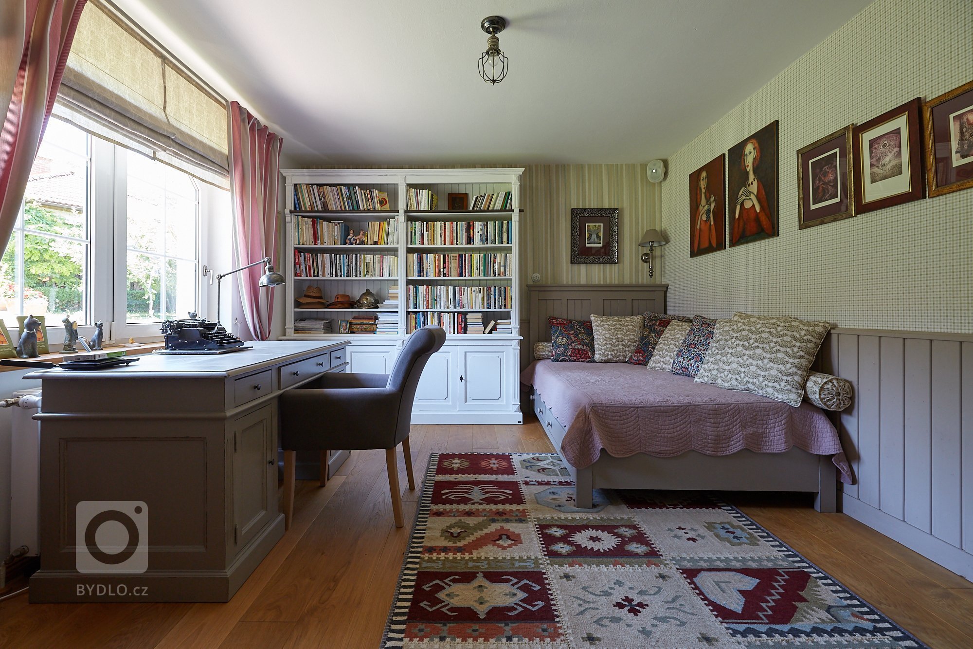 Když mě oslovila paní D. a přála si předělat celou chalupu do našeho stylu, měla jsem ohromnou radost. Nejednalo se o žádné staré stavení, ale o typický dům…