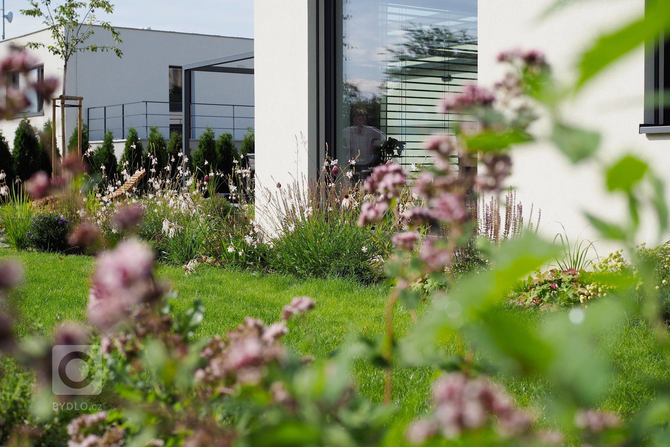 Zahrada stavební architektky a její rodiny nad Ptáčovským žlebem s krásnými pohledy do jeho údolí. Místo nevelké plochy, zato s velkým zadáním &ndash; zahradní…