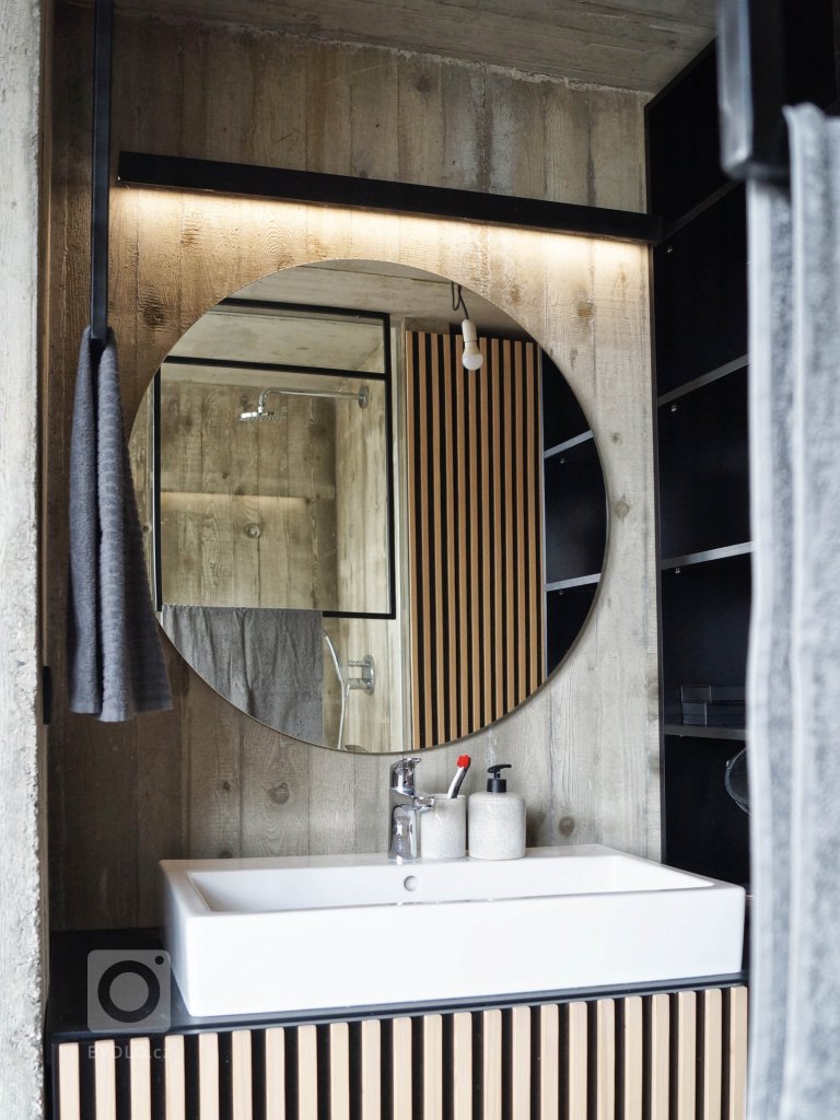 add picture to album