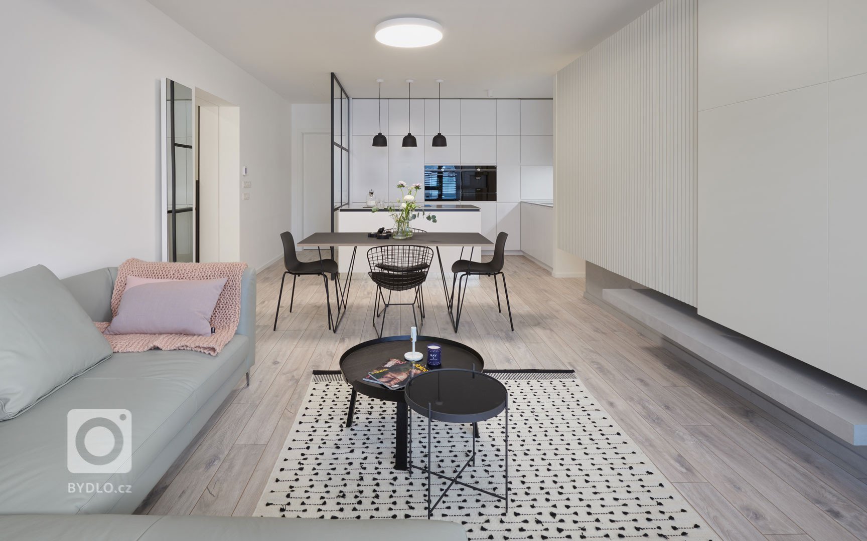 Tentokrát sme navrhovali byt v&nbsp;bytovom komplexe Blumental. Pôvodný zámer klienta, byt prenajímať, sa v&nbsp;priebehu navrhovania zmenil na&nbsp;túžbu byt…