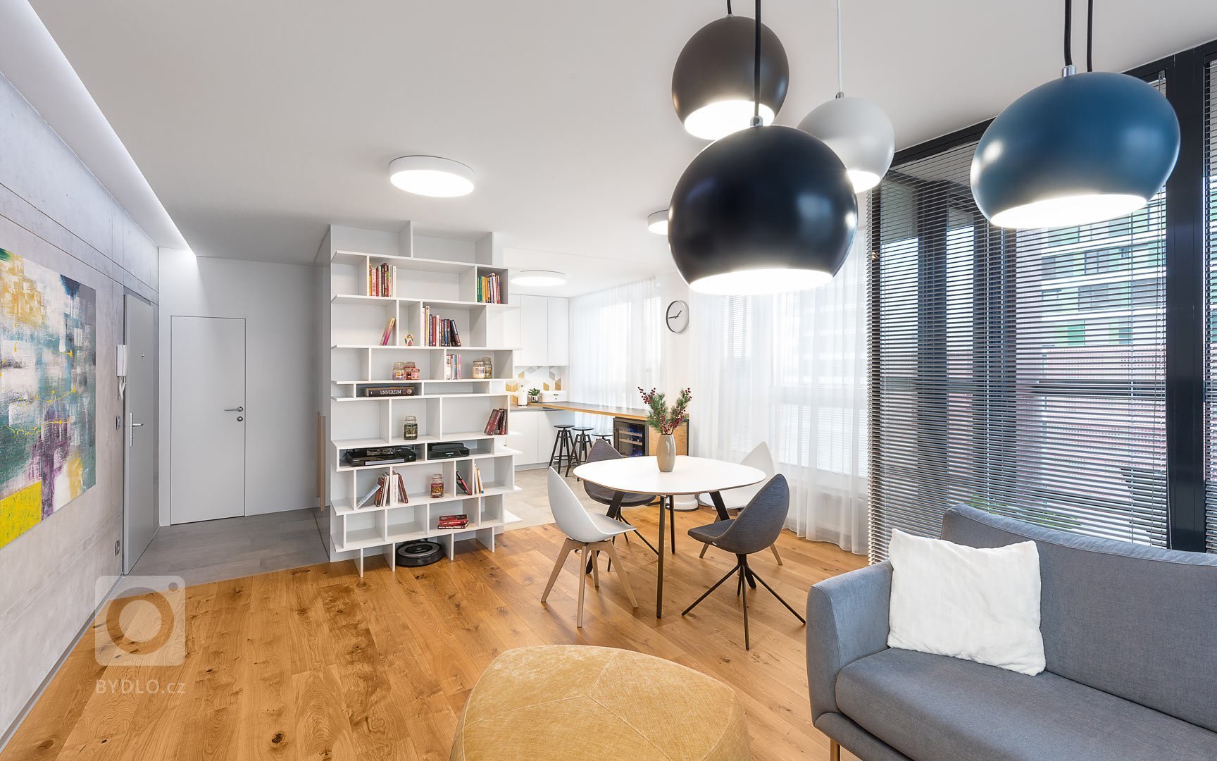 Návrh a&nbsp;realizácia štvorizbového bytu v&nbsp;bratislavskej novostavbe prebiehala vo&nbsp;veľmi príjemnej atmosfére. Majitelia obľubujú krásny a&nbsp…