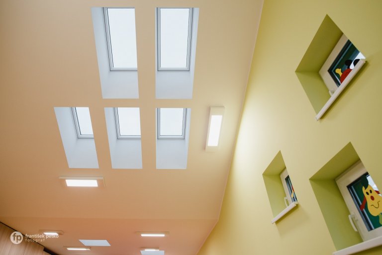 Máme veľkú radosť, že projekt novostavby detských jaslí v obci Predmier, okres Bytča dosiahol svoju reálnu podobu. Nahliadnite do čistých a útulných priestorov…