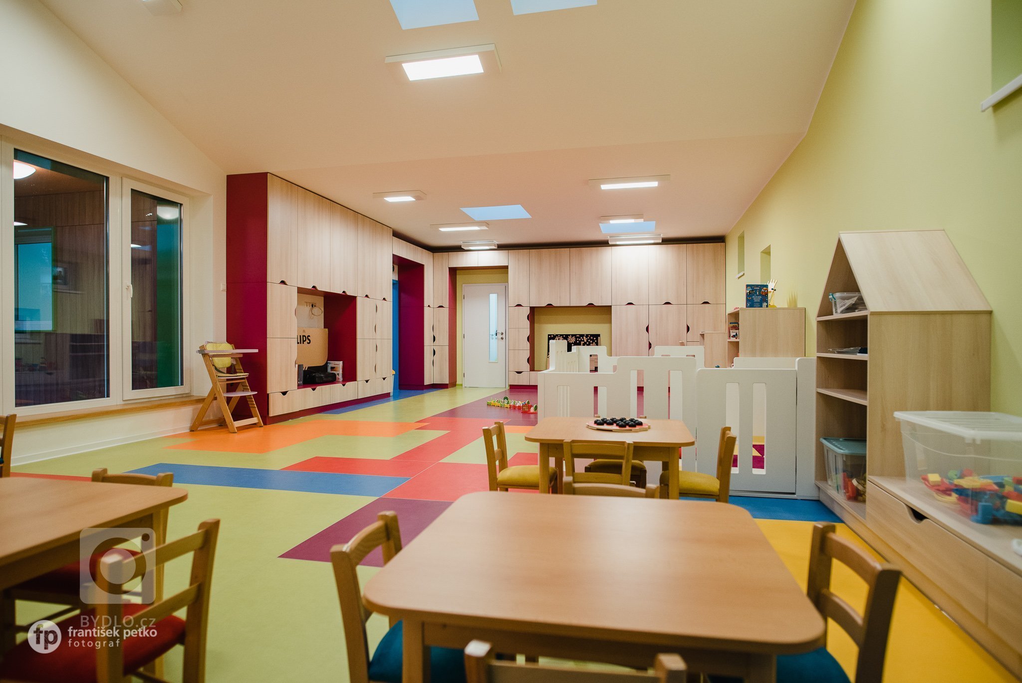 Máme veľkú radosť, že projekt novostavby detských jaslí v obci Predmier, okres Bytča dosiahol svoju reálnu podobu. Nahliadnite do čistých a útulných priestorov…