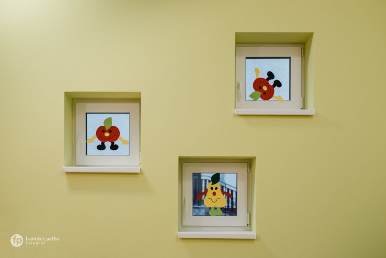 Máme veľkú radosť, že projekt novostavby detských jaslí v obci Predmier, okres Bytča dosiahol svoju reálnu podobu. Nahliadnite do čistých a útulných priestorov…