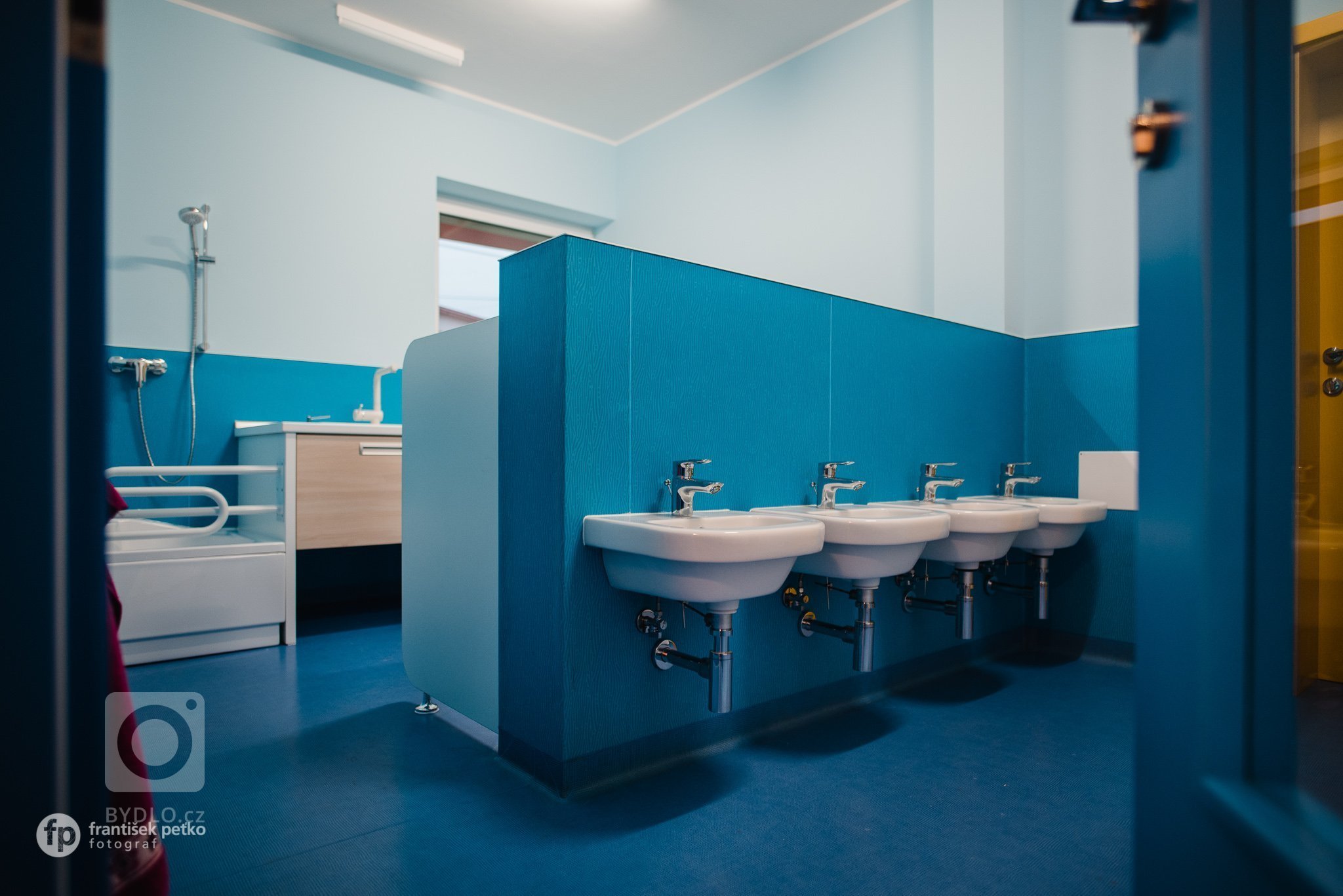 Máme veľkú radosť, že projekt novostavby detských jaslí v obci Predmier, okres Bytča dosiahol svoju reálnu podobu. Nahliadnite do čistých a útulných priestorov…