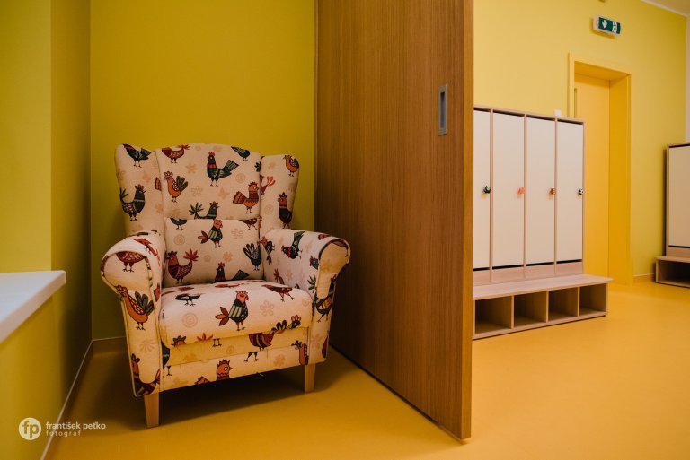 Máme veľkú radosť, že projekt novostavby detských jaslí v obci Predmier, okres Bytča dosiahol svoju reálnu podobu. Nahliadnite do čistých a útulných priestorov…