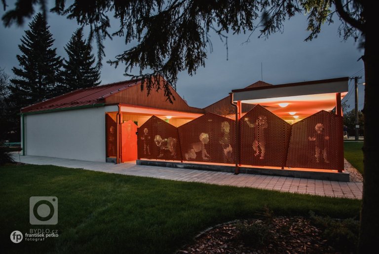 add picture to album