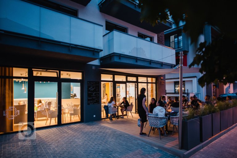 add picture to album