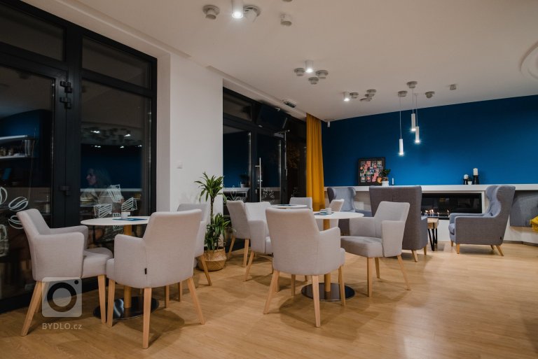 add picture to album