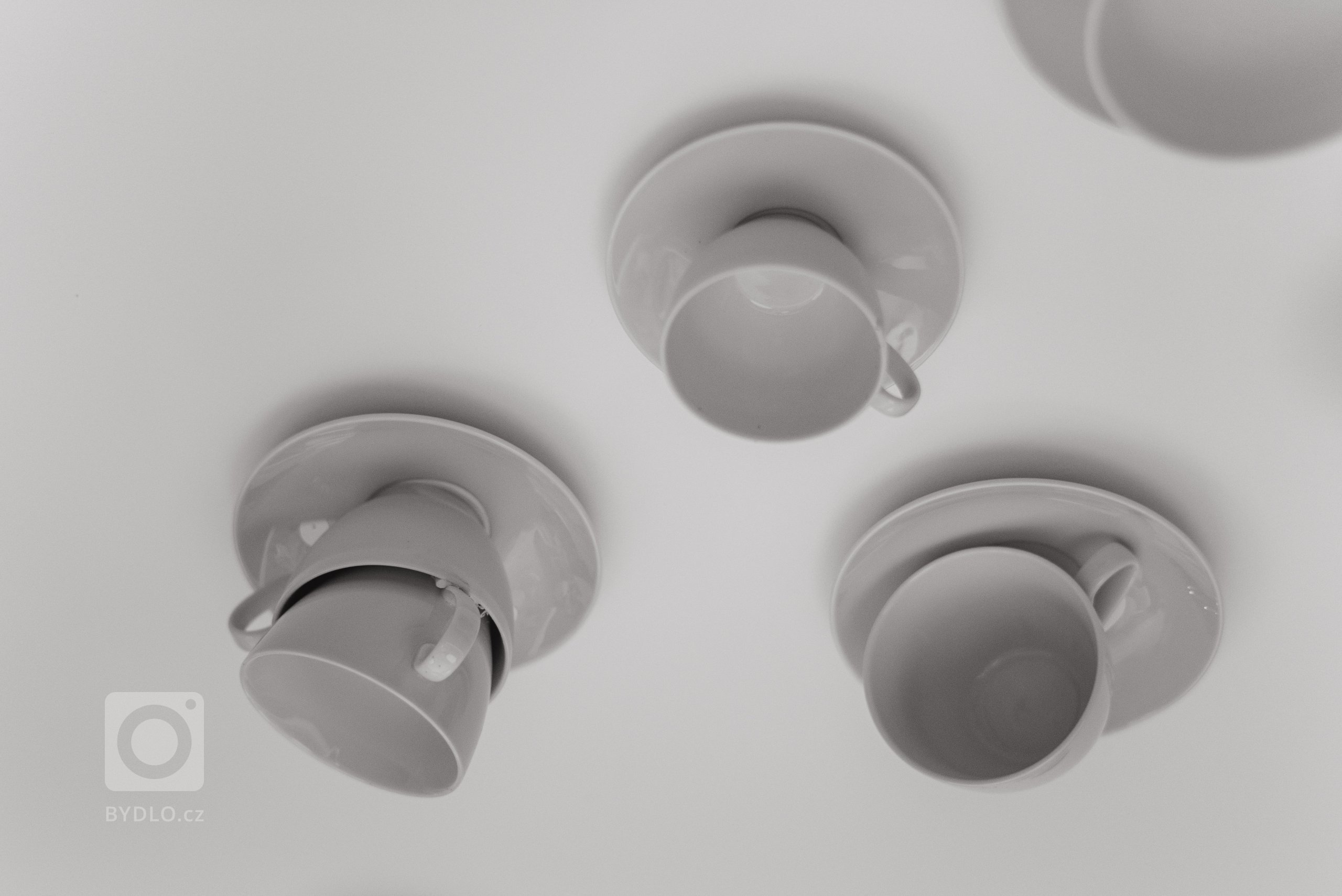 Cieľom bolo vytvoriť jedinečný a&nbsp;originálny interiér kaviarne v&nbsp;škandinávskom štýle podľa požiadaviek investorov s&nbsp;použitím modrej petrolejovej…