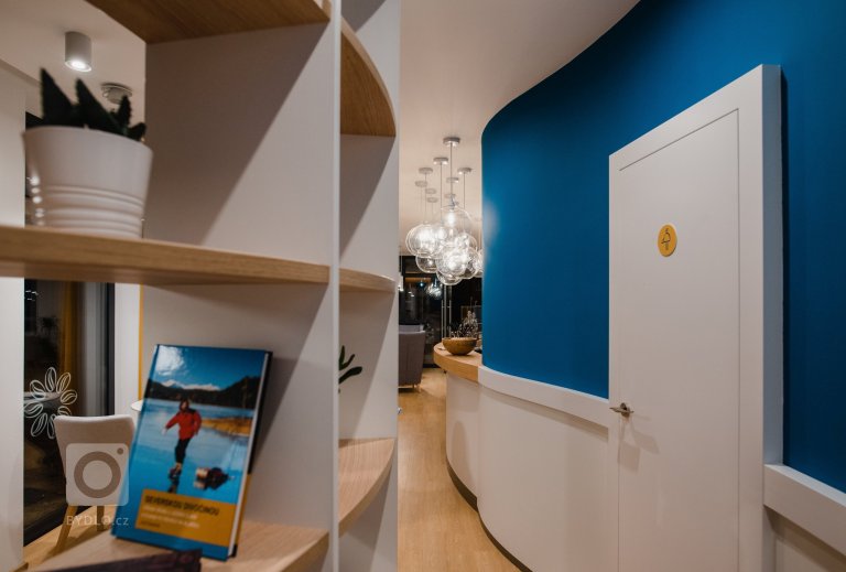 add picture to album